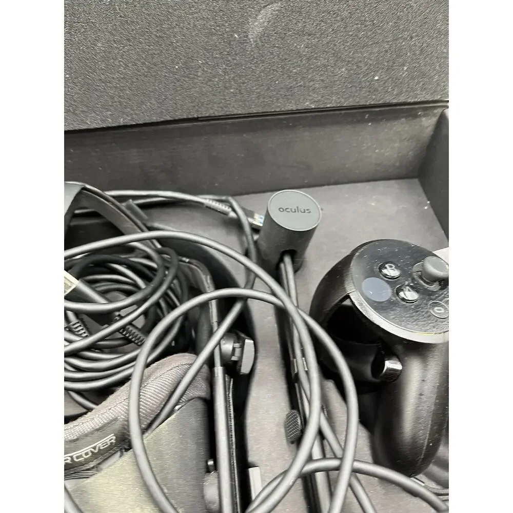 Oculus Rift CV1 Headset With 2 Base Stations And Controllers + Cable (Full Set)